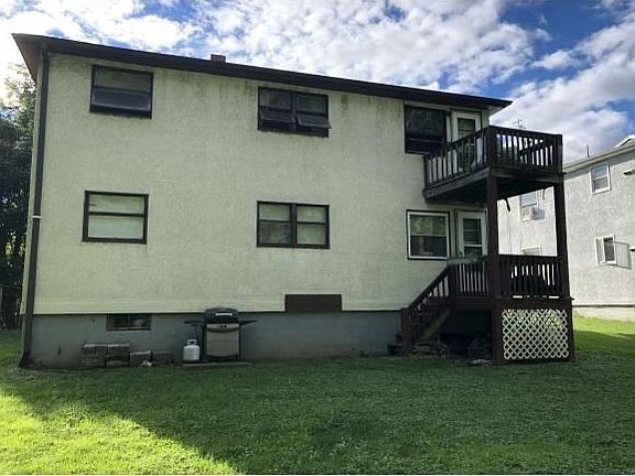 3rd image of 930 Windsor Dr