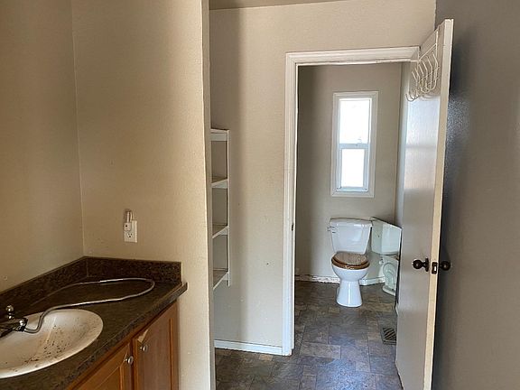 3rd image of 225 Juniper St
