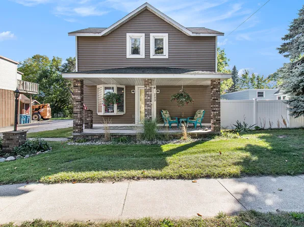 259 5th Ave, Manistee, MI 49660