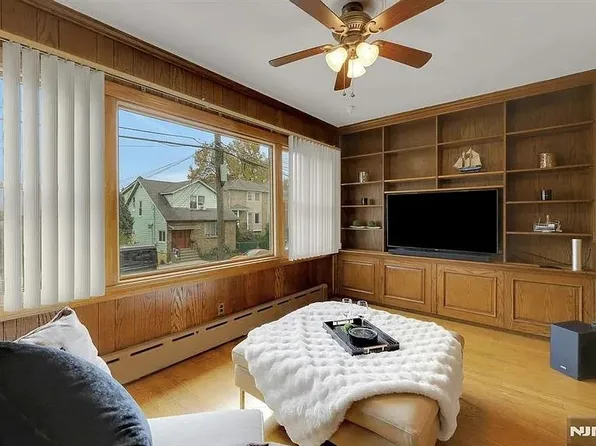 451 Wilfred Terrace image 5 of 21