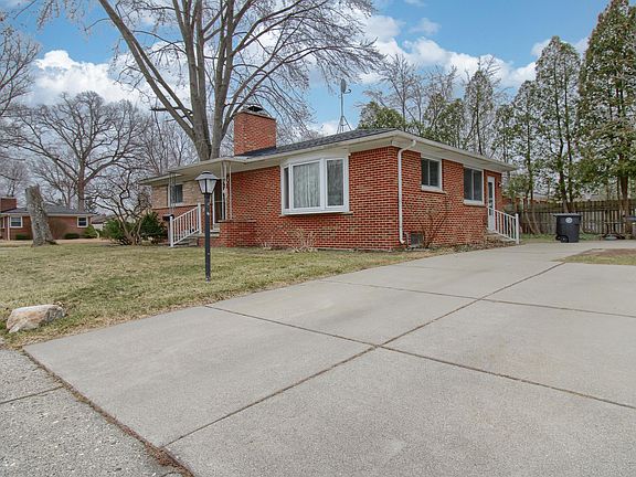3rd image of 33725 Cindy St