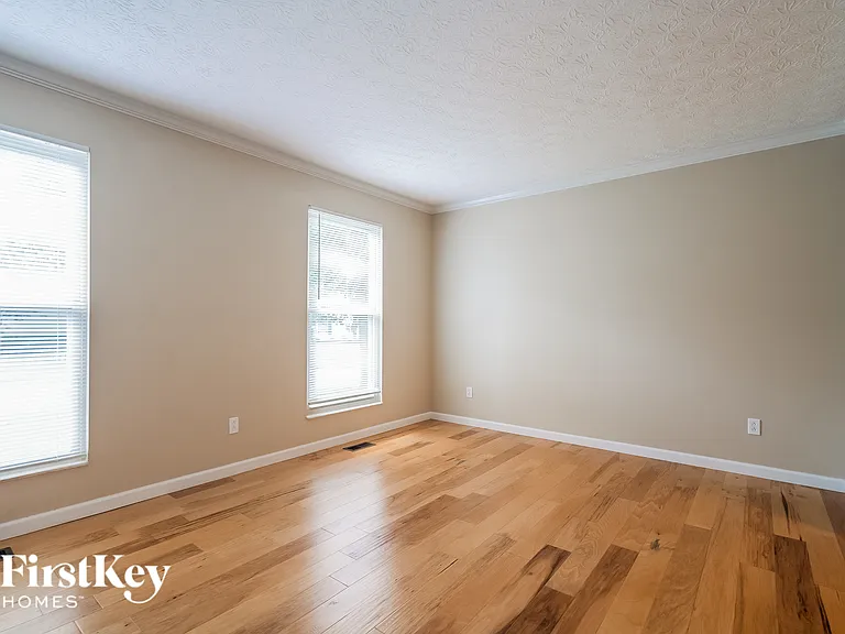 833 Lindenhaven Rd — Photo 12