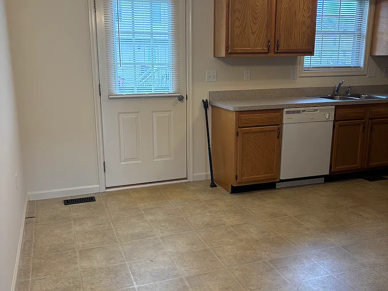 18 Colossians Ct — Photo 4