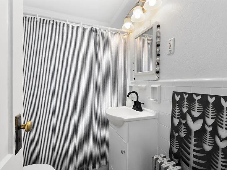 826 Main St #1A — Photo 15