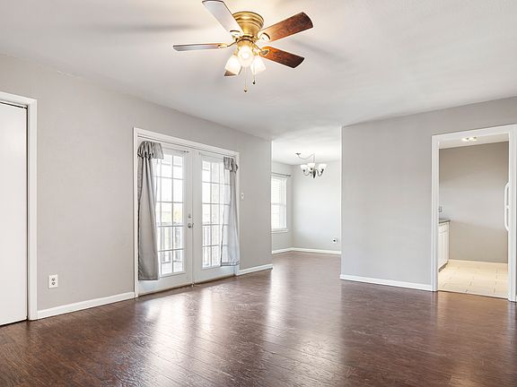 2nd image of 208 Wilshire Dr APT B