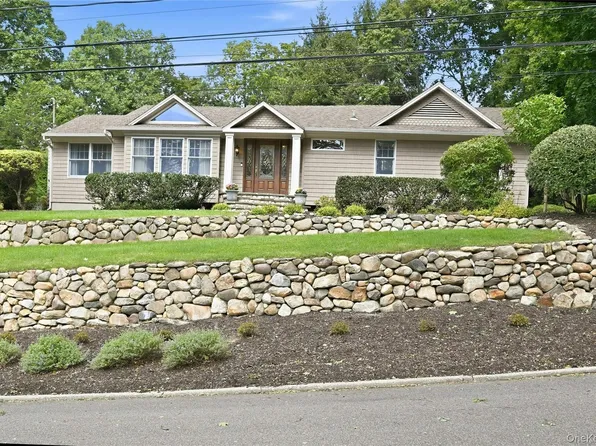 5 Hillsview Road, Stony Brook, NY 11790