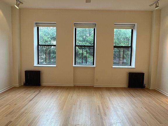 4th image of 140 W 87th St APT C