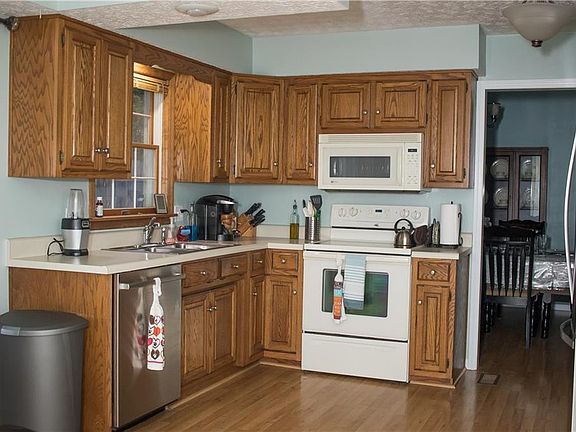 4th image of 141 Twinbrook Pl