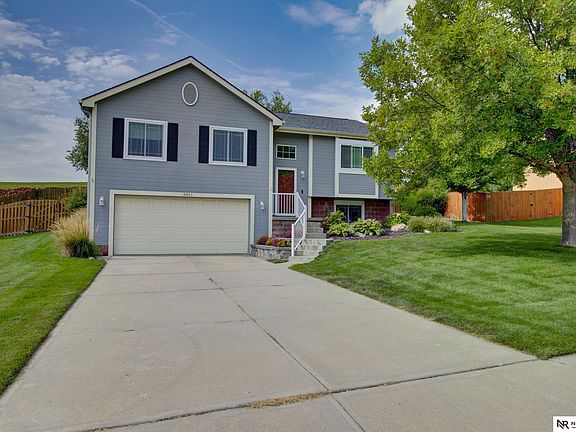 3rd image of 2811 Parkside Dr