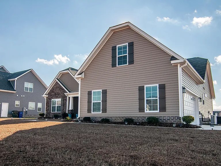 364 Crimson Dr — Photo 2