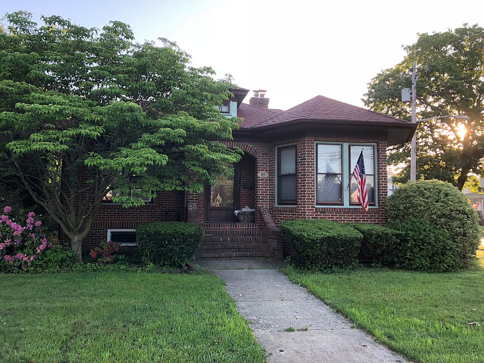 1st image of 87 Linden St