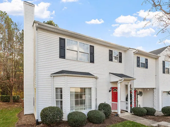 108 Pointe Crest Ct, Cary, NC 27513