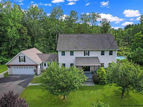 2nd image of 305 Tanglewood Ct