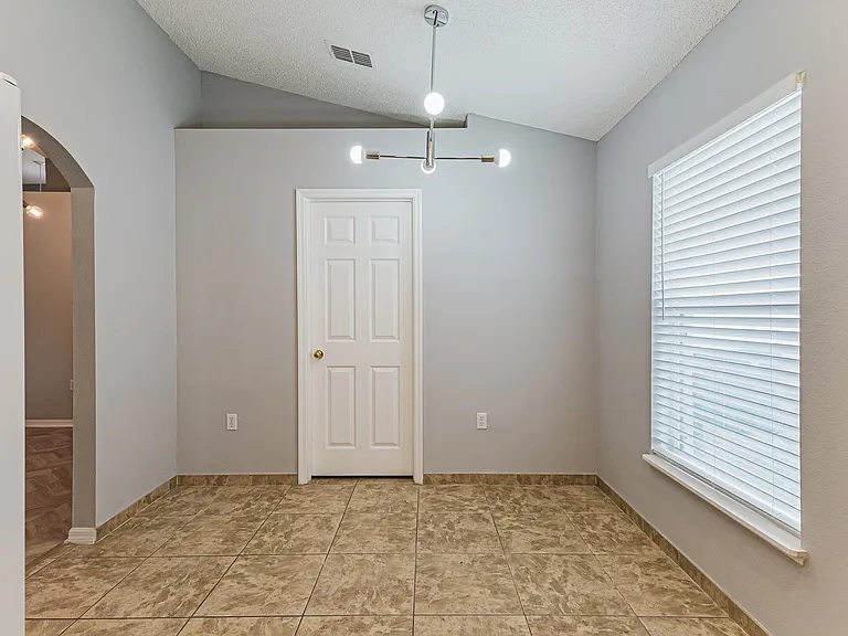 1733 La Maderia Dr SW — Photo 9