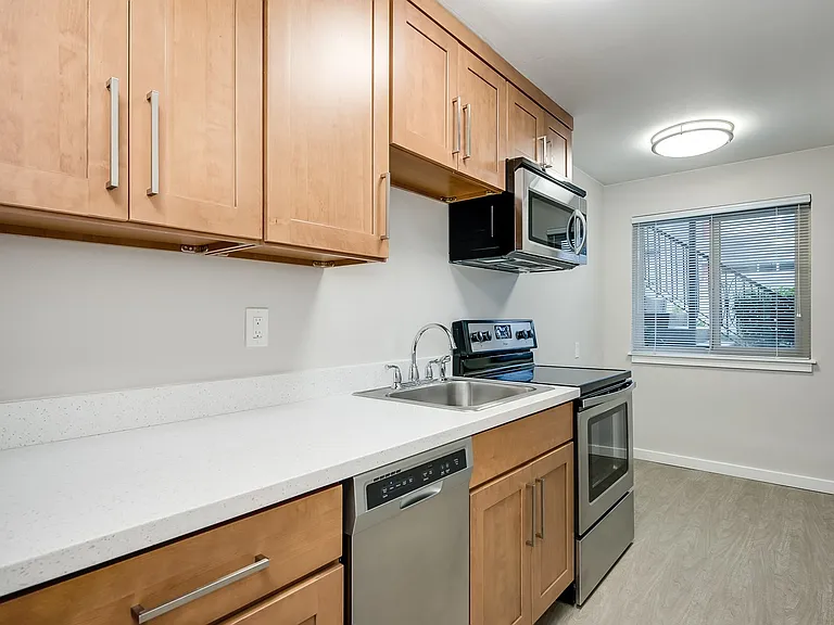 14th Ave Apartments — Photo 6