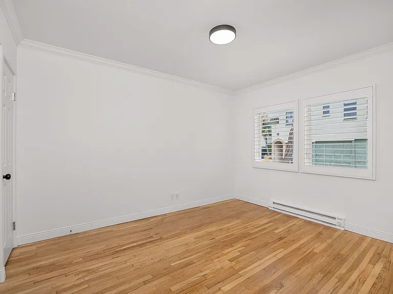 228 Lyndon St — Photo 9