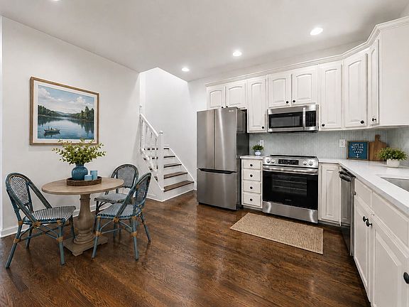 4th image of 105 Port Laz Ln
