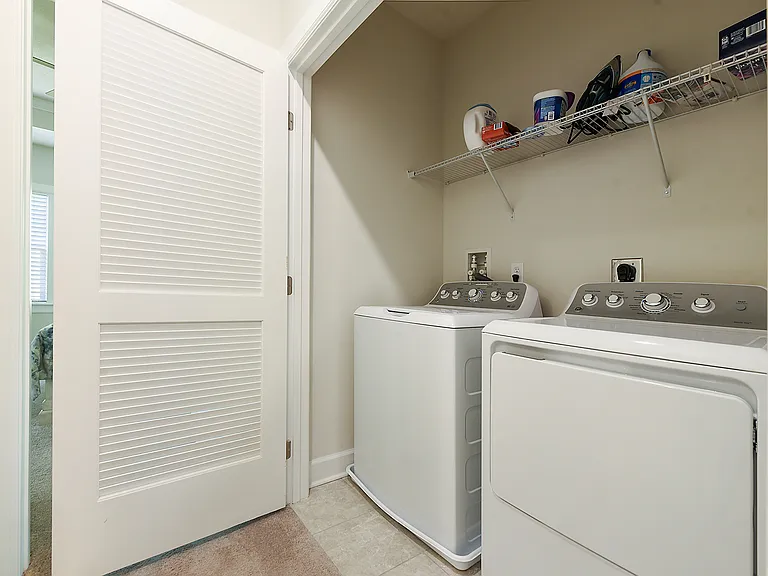 409 Spruce Ln — Photo 18