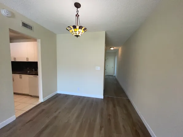4200 Crystal Lake Dr, Pompano Beach, FL