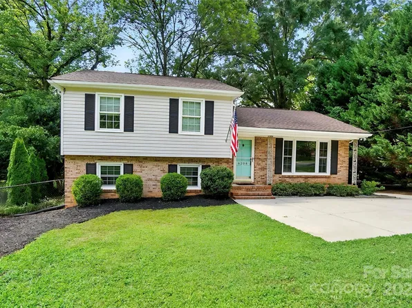 6208 Colchester Pl, Charlotte, NC 28210