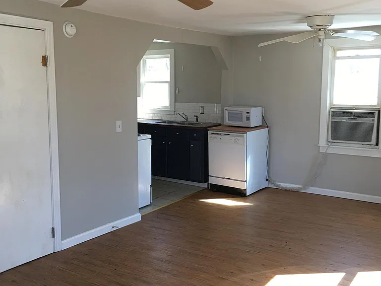 607 Broad St #2 — Photo 3