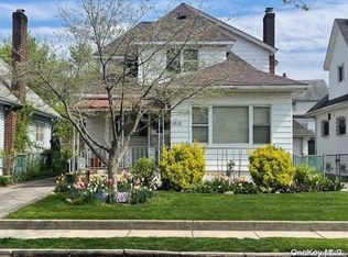 18528 Jordan Ave, Saint Albans, NY 11412
