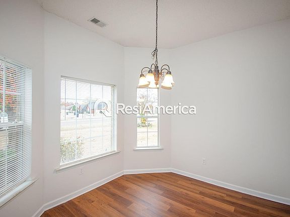 5th image of 816 Boulevard Orleans St