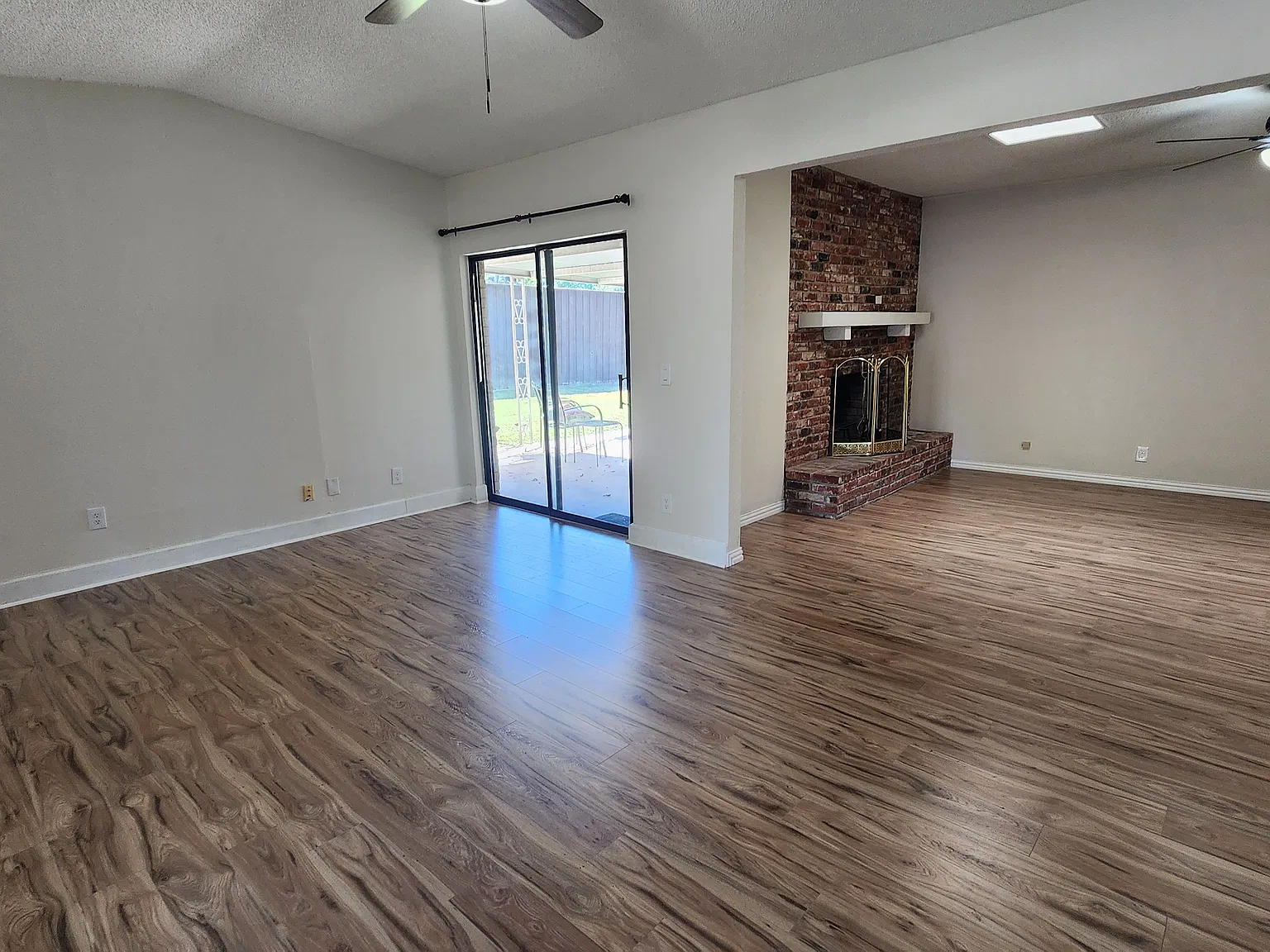 3 bed, 1333 sqft, $2,650 — Photo 4