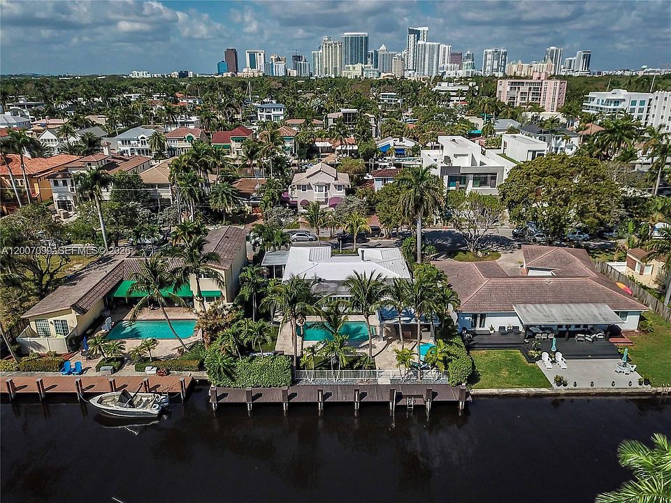 1st image of 404 Coconut Isle Dr