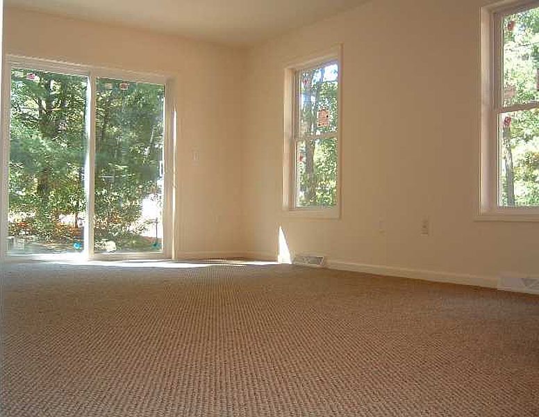 5th image of 297 GREENFIELD Avenue
