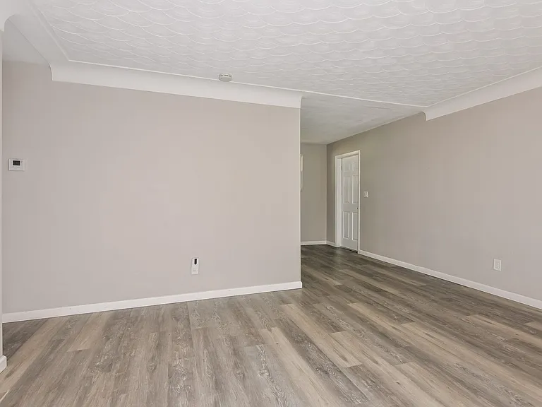 1485073_018_living_room_13275424.jpg
