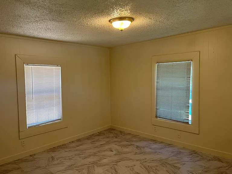 1116 Wilson St — Photo 2