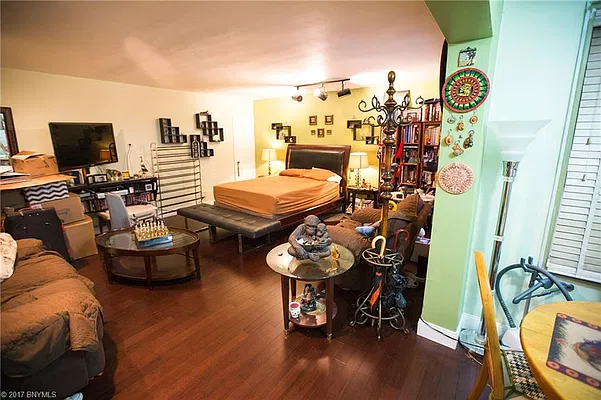 Sold by Remax Edge | media 9