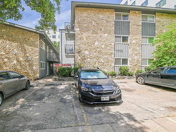 2nd image of 1008 W 25th 1/2 St APT 101-B