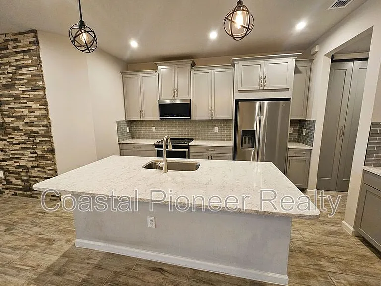 19403 Blue Pond Dr — Photo 7