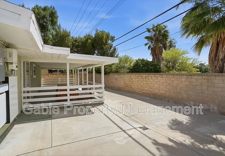 27453 Santa Clarita Rd — Photo 13