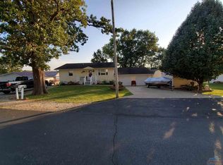 26644 Waterview Dr, Warsaw, MO 65355