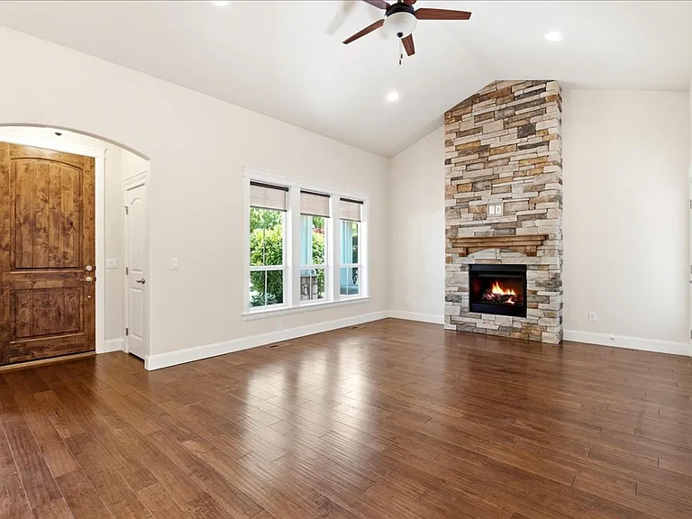1415 E Summerheights Dr — Photo 8