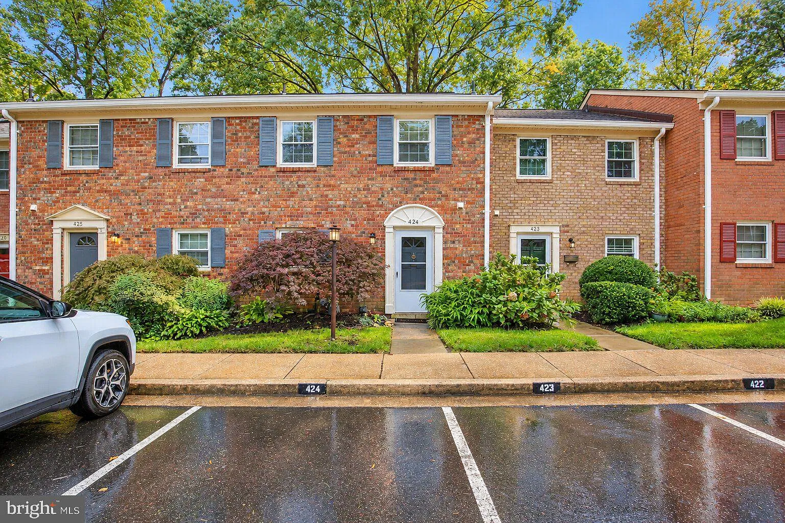 3 bed, 3.0 bath, 1320 sqft, $2,100 — Photo 1