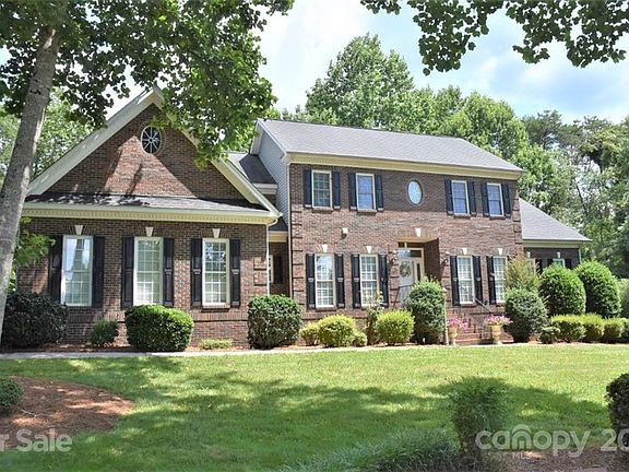 2nd image of 3587 Savannah Ln