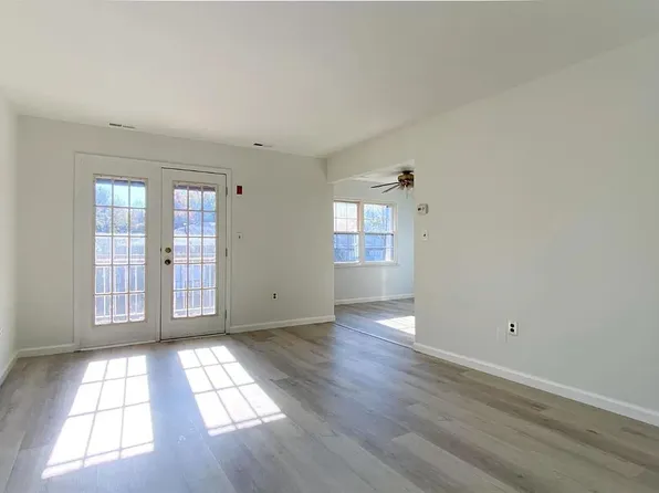 510 Green Hollow Dr, Iselin, NJ 08830