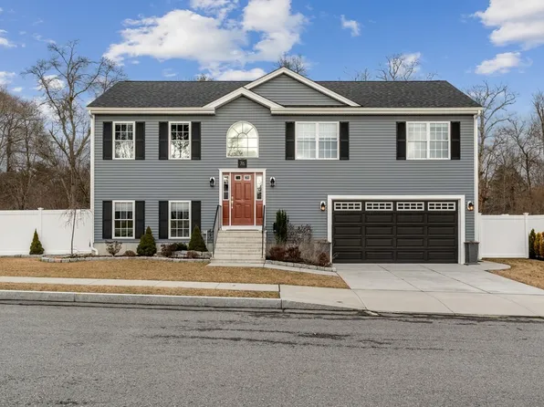 76 Seth Daniel Dr, New Bedford, MA 02745