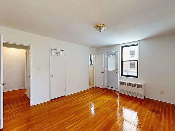 4th image of 200 Corbin Pl #39