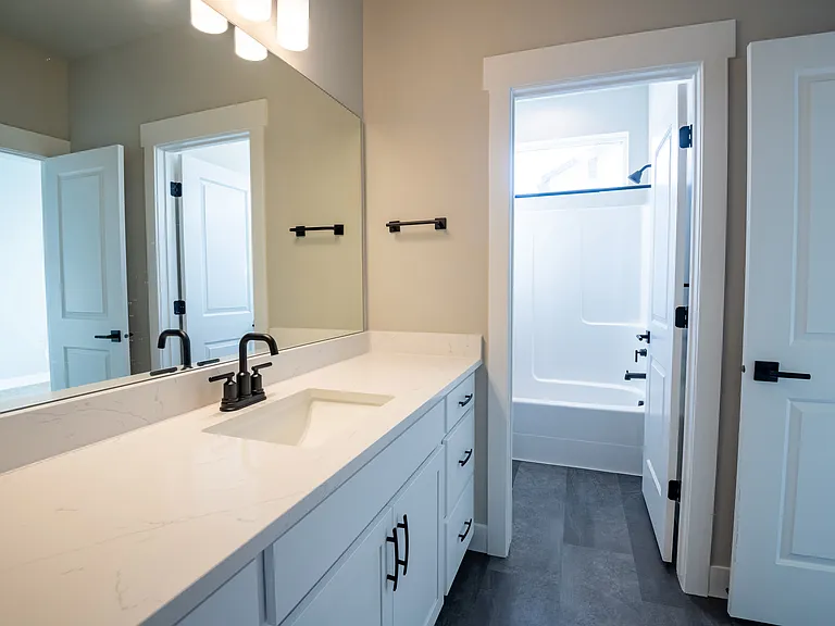 459 N Hawthorn Dr — Photo 13