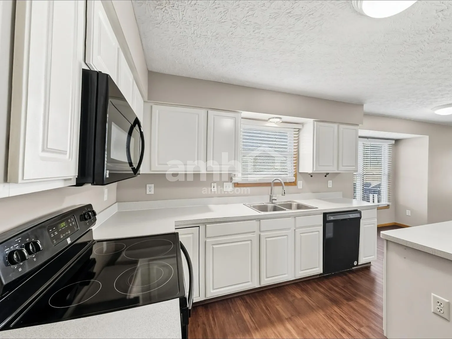 3 bed, 2.5 bath, 2151 sqft, $2,445 — Photo 4
