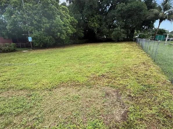 2754 NW 49th St, Miami, FL 33142