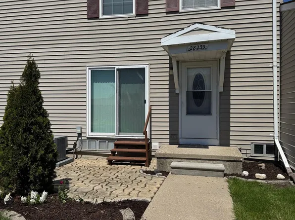 28239 Raleigh Crescent Dr, Chesterfield, MI 48051