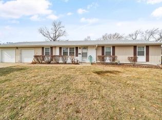 6916 Earnshaw St, Shawnee, KS 66216