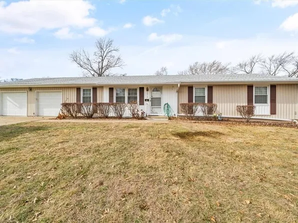 6916 Earnshaw St, Shawnee, KS 66216
