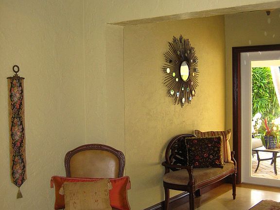 Foyer/Vestibule area